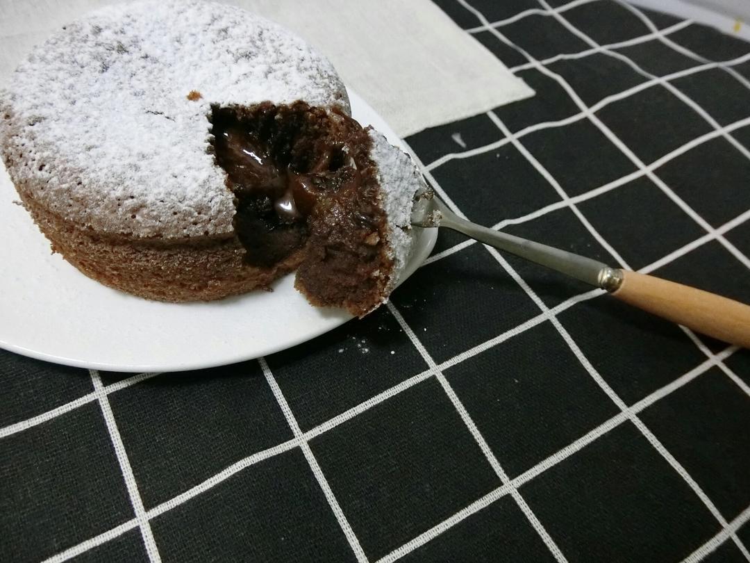 莫尼卡美食厨房：爆浆巧克力蛋糕