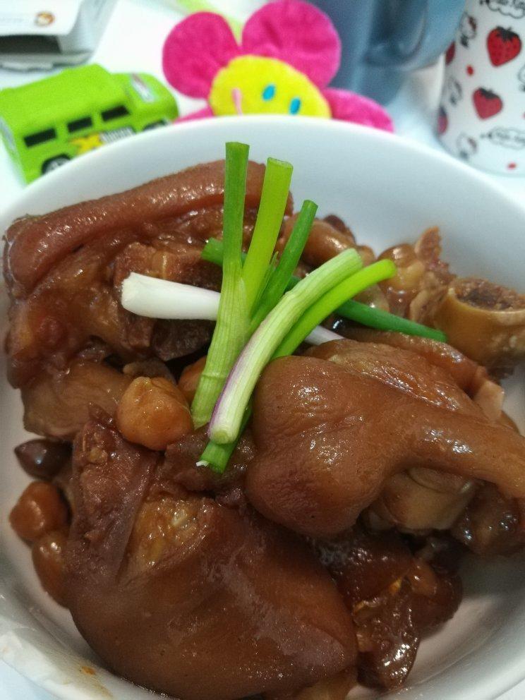 南乳花生猪脚煲