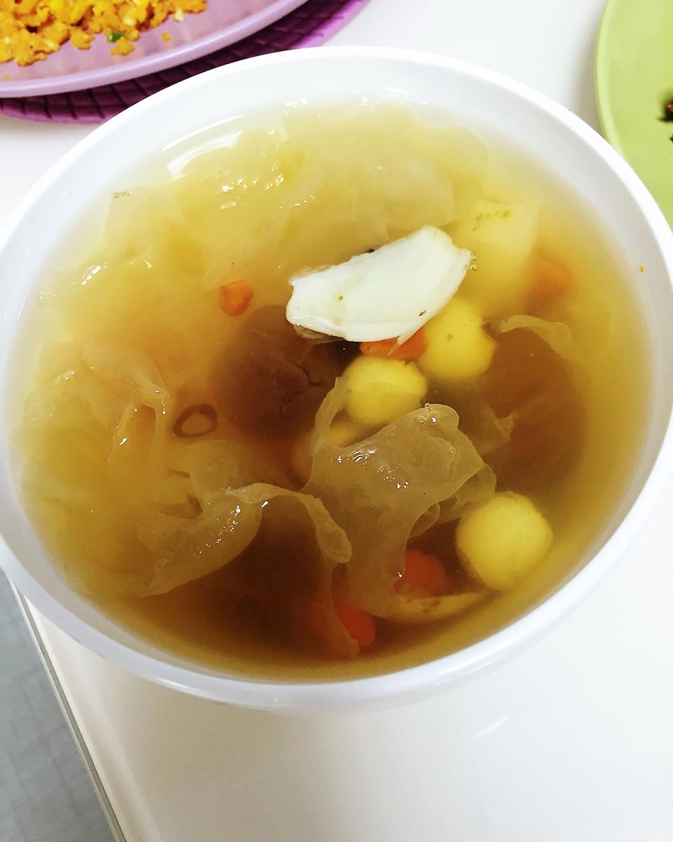 红枣银耳莲子羹