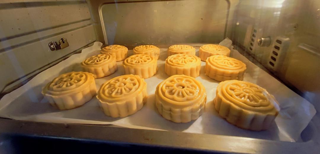 广式月饼——蛋黄莲蓉月饼