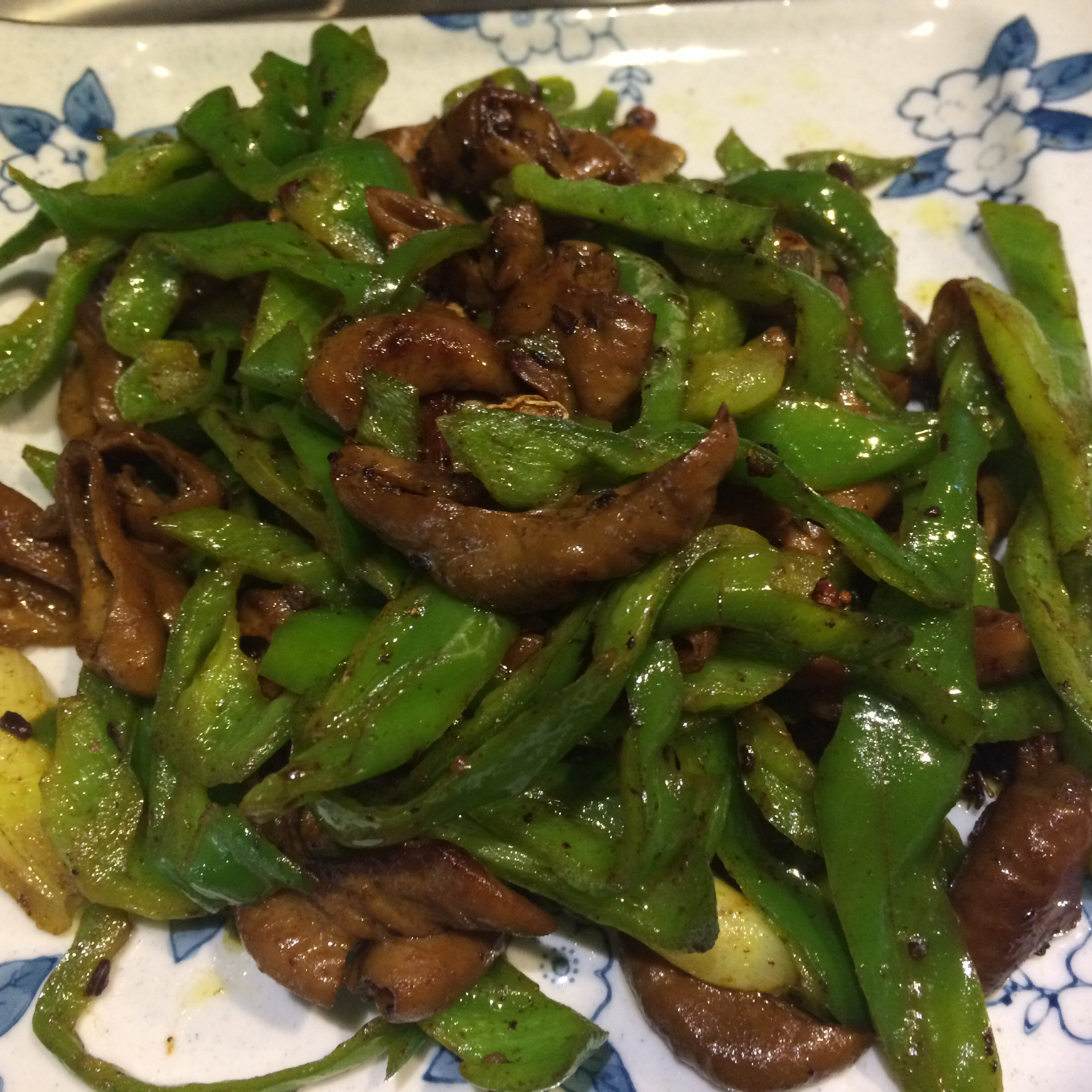 好吃到爆火爆肥肠