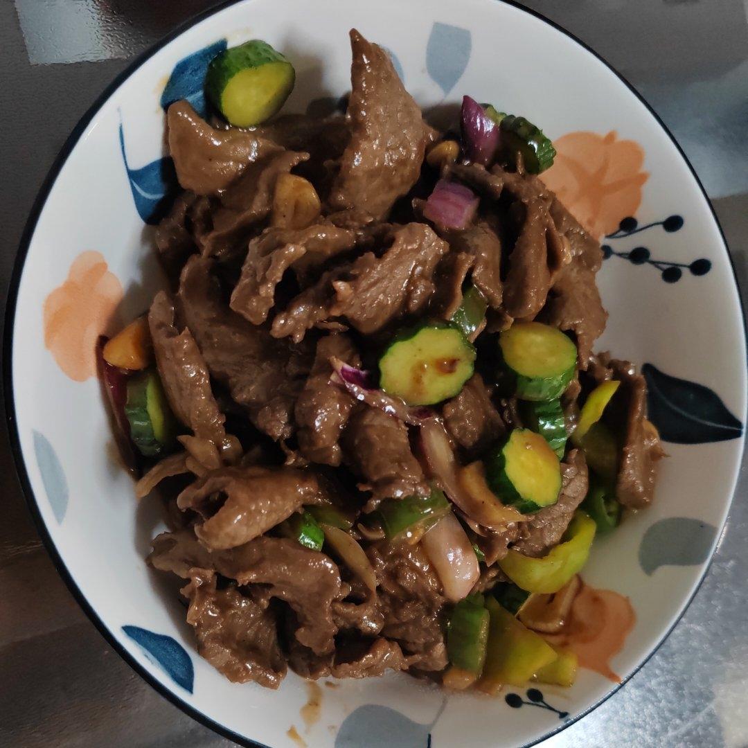 老少皆宜的一道“青椒洋葱爆炒牛肉”
