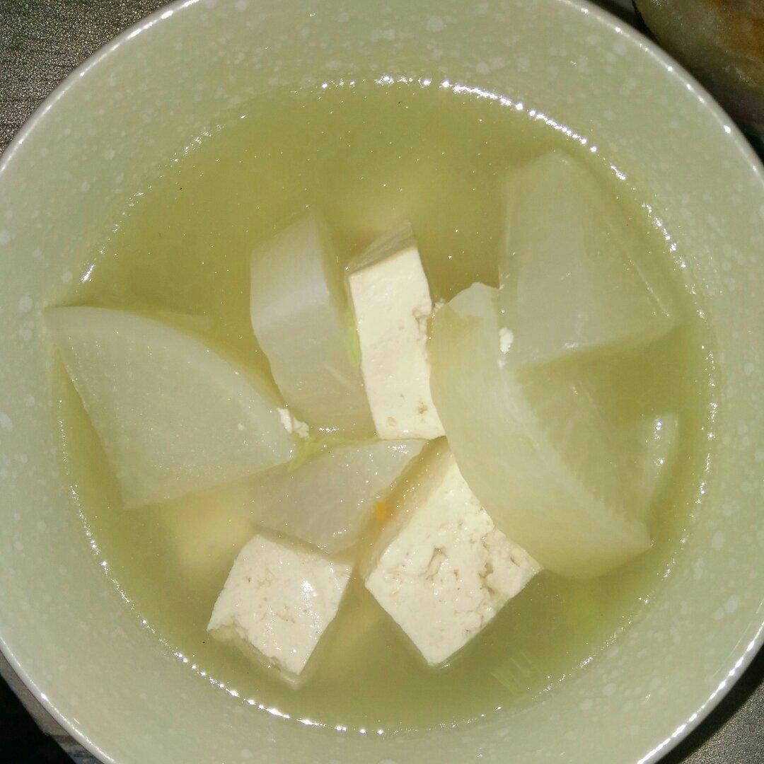 白萝卜豆腐汤