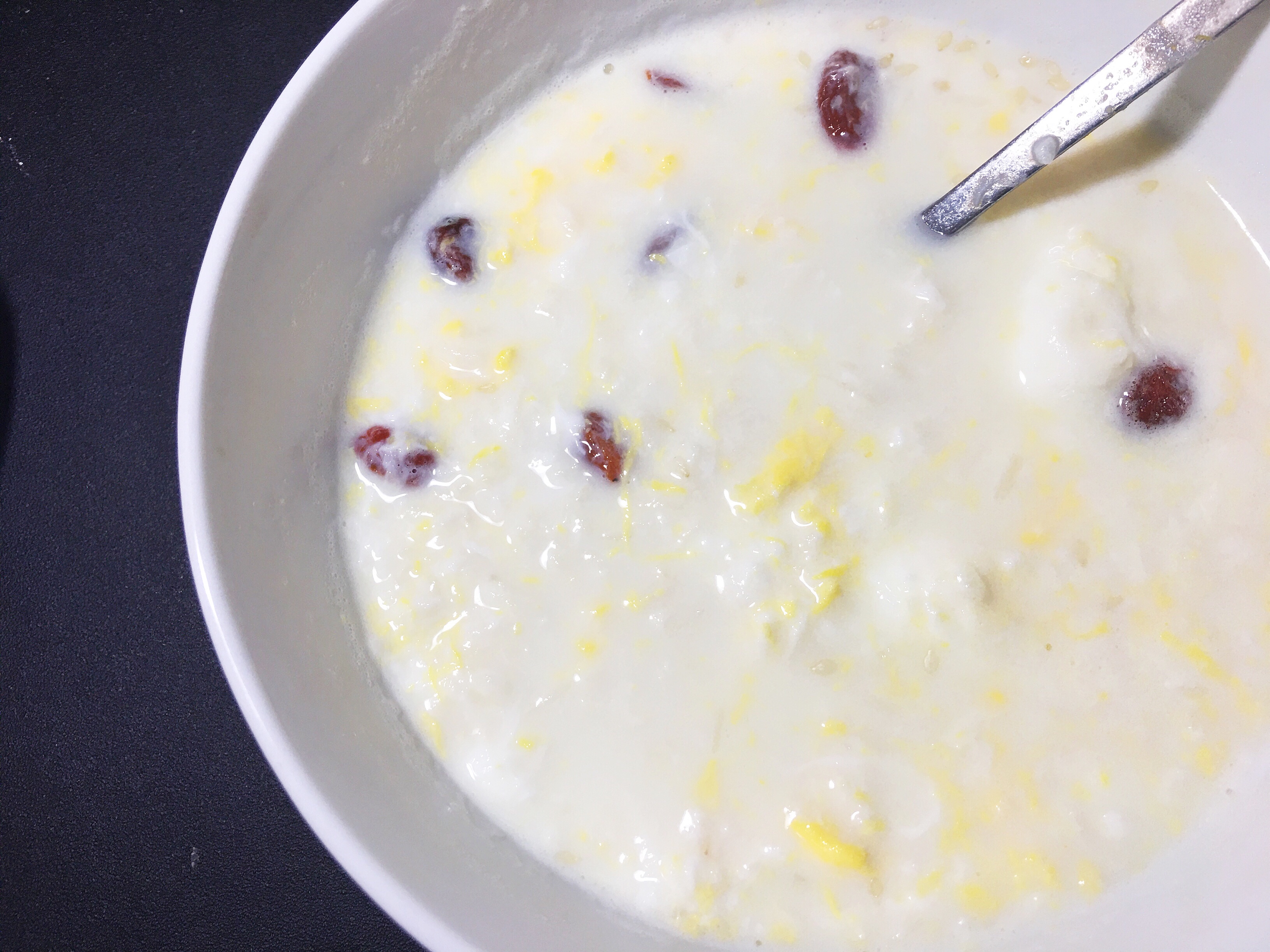 无需小苏打也不会结块的
牛奶鸡蛋醪糟（也可做成牛奶麦片醪糟）的做法