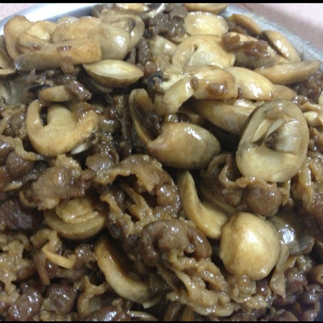 蚝油草菇滑炒牛肉