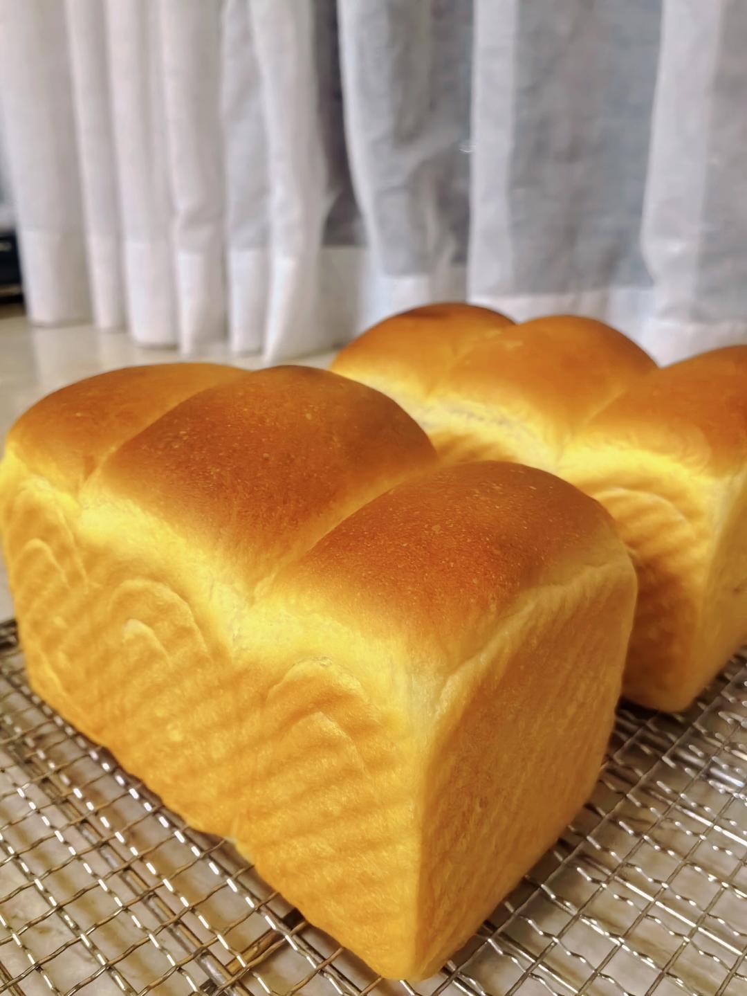 香茅吐司解锁🔒成功，出炉就被馋哭了🤣❗