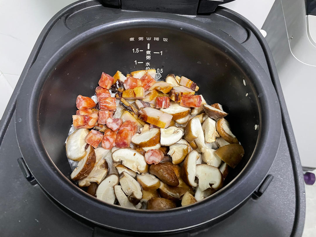 广式腊味煲仔饭（腊肠电饭锅版）