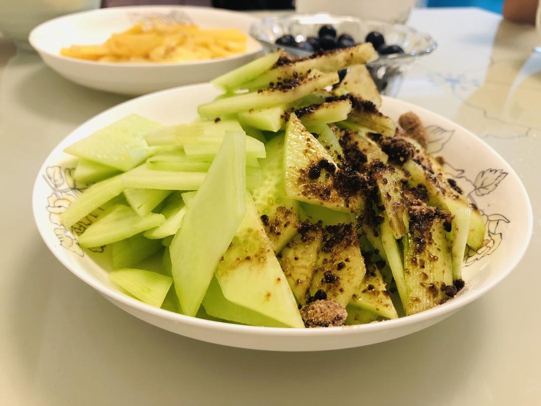 果肉酸梅粉拌黄瓜的做法