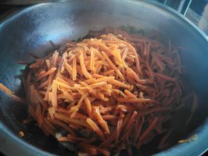 红萝卜炒肉丝的做法 步骤4