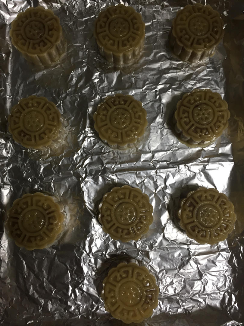 广式蛋黄莲蓉月饼