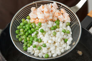 虾仁青豆雪芽【食材包操作说明】的做法 步骤3