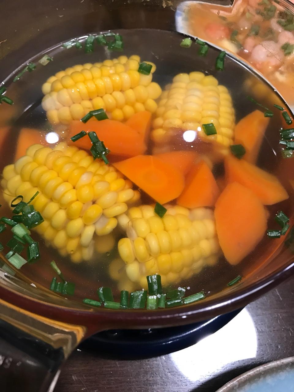素手陌上行做的胡萝卜玉米素汤