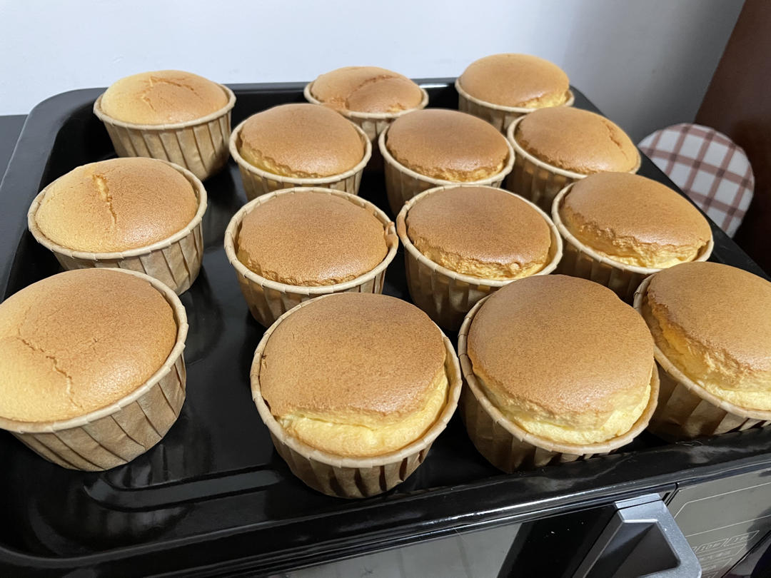 纸杯蛋糕 8寸戚风蛋糕的量