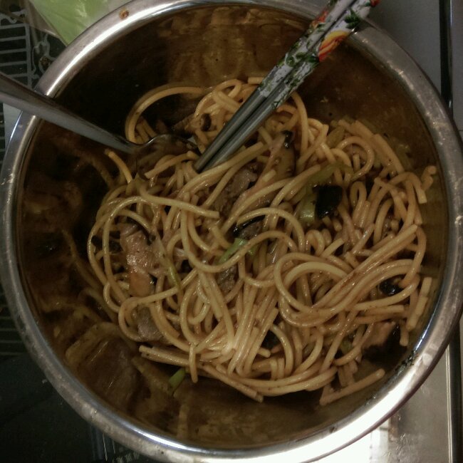 黑椒牛柳炒意面