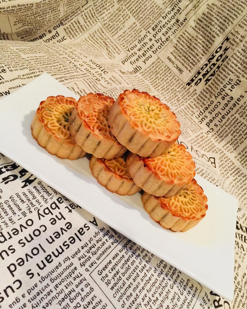 广式月饼—蛋黄芝麻月饼