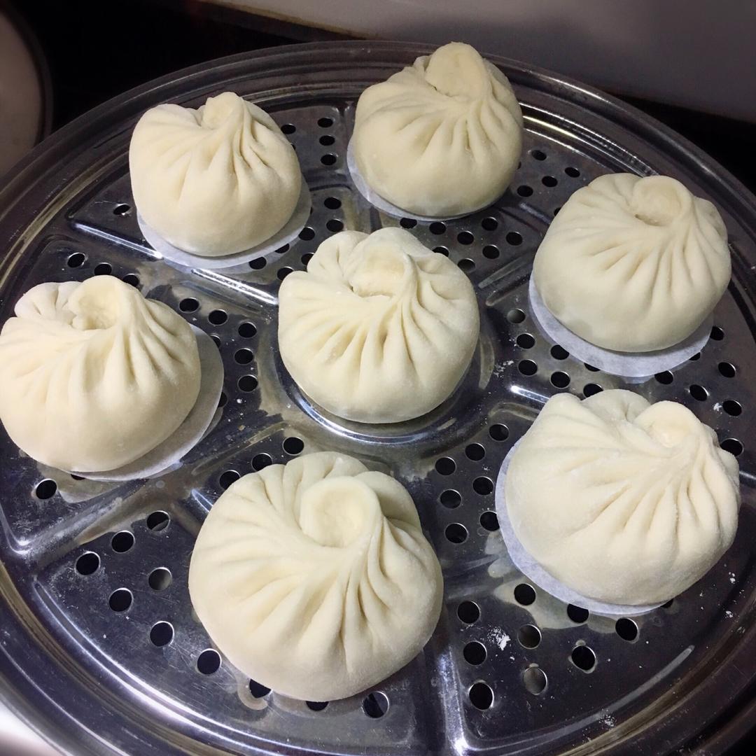 包包子的手法（鲜虾猪肉包）