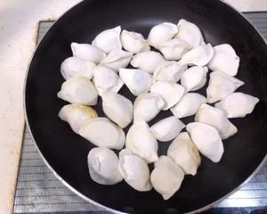 香煎水饺的做法 步骤1