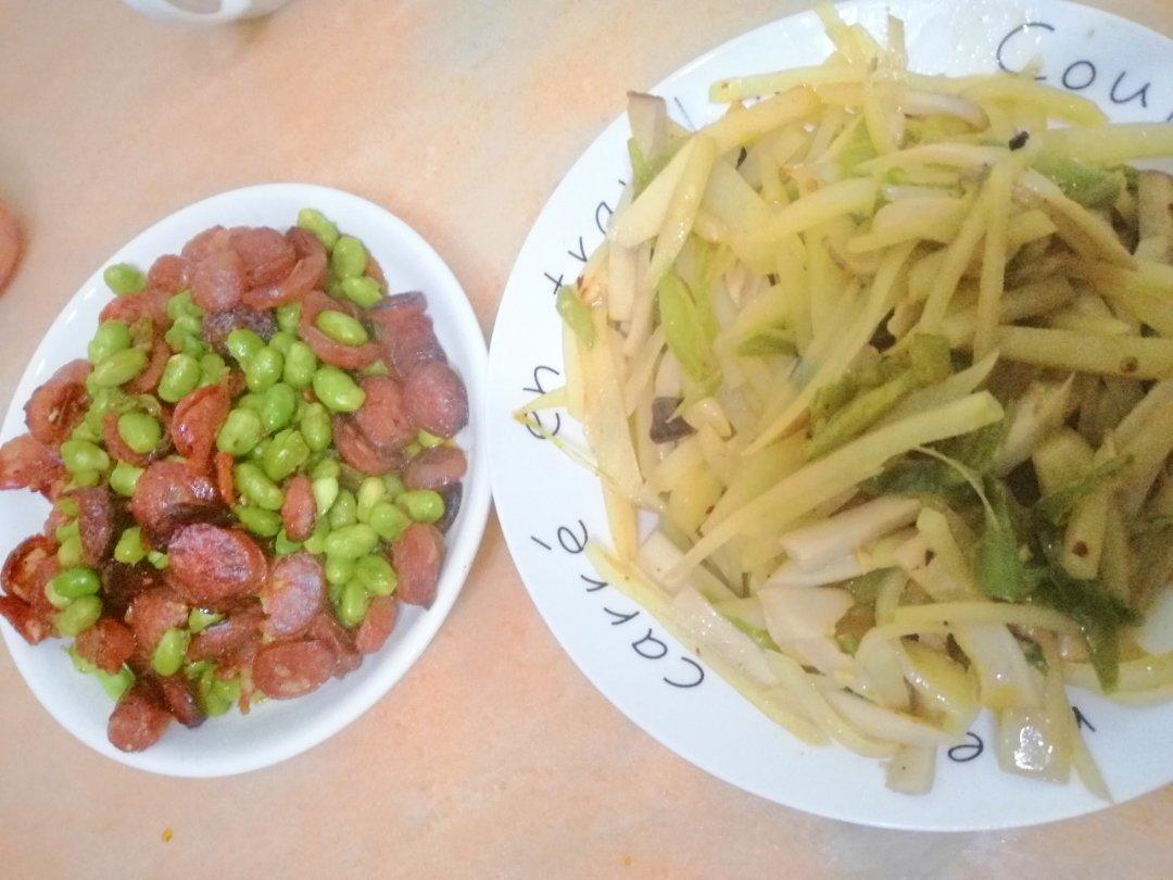 蚕豆炒香肠