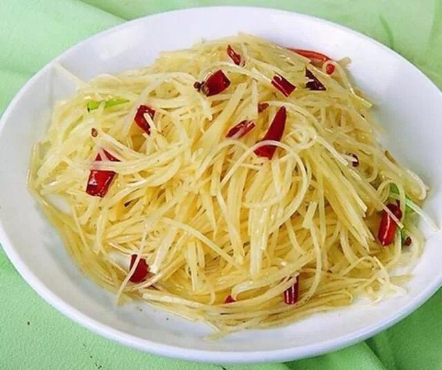 炒土豆丝时,万万别直接焯水,多加1步,又入味又油亮