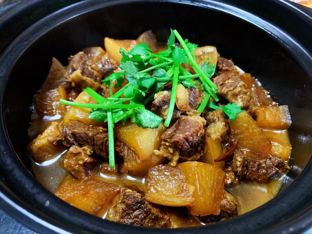 萝卜牛腩煲