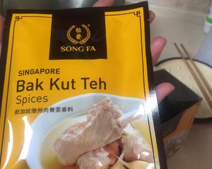 新加坡正宗肉骨茶的做法 步骤4