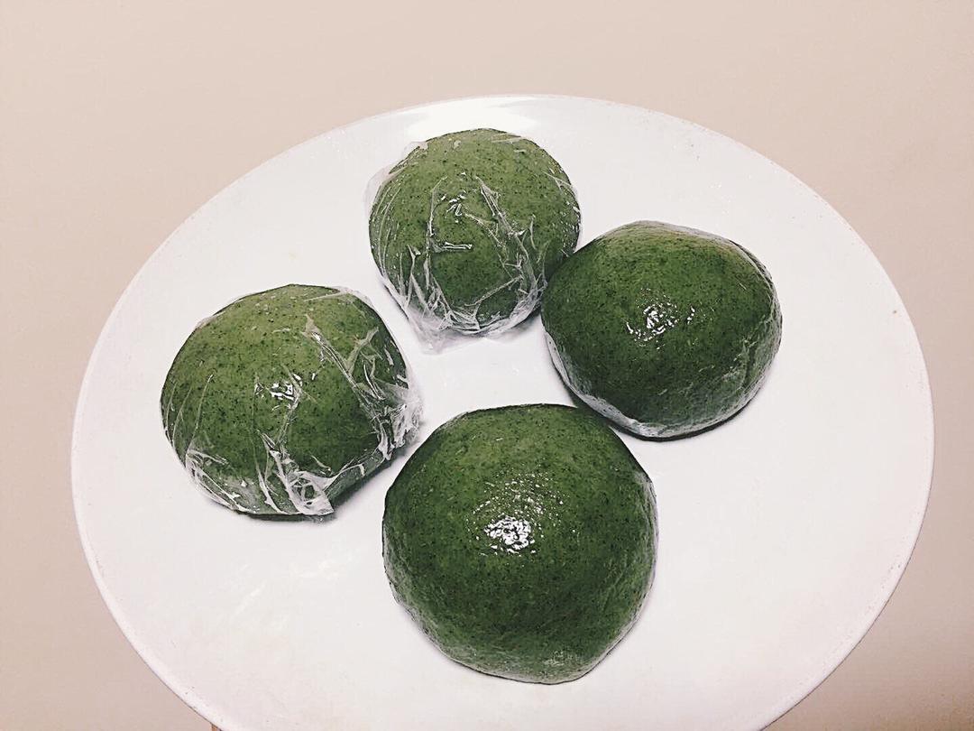 艾草松仁豆沙青团