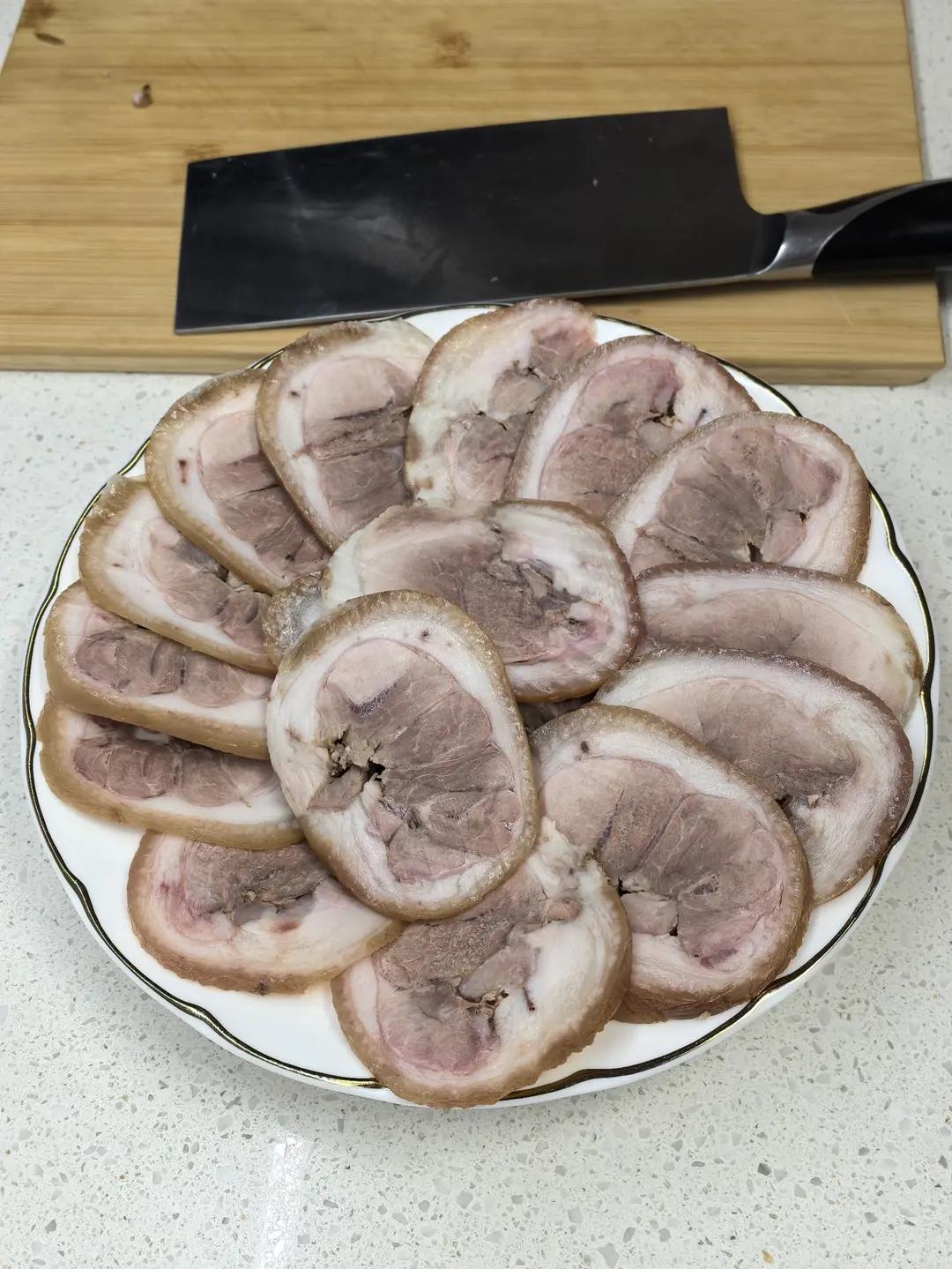 蒜酱水晶猪肘子，满满的胶原蛋白哦！