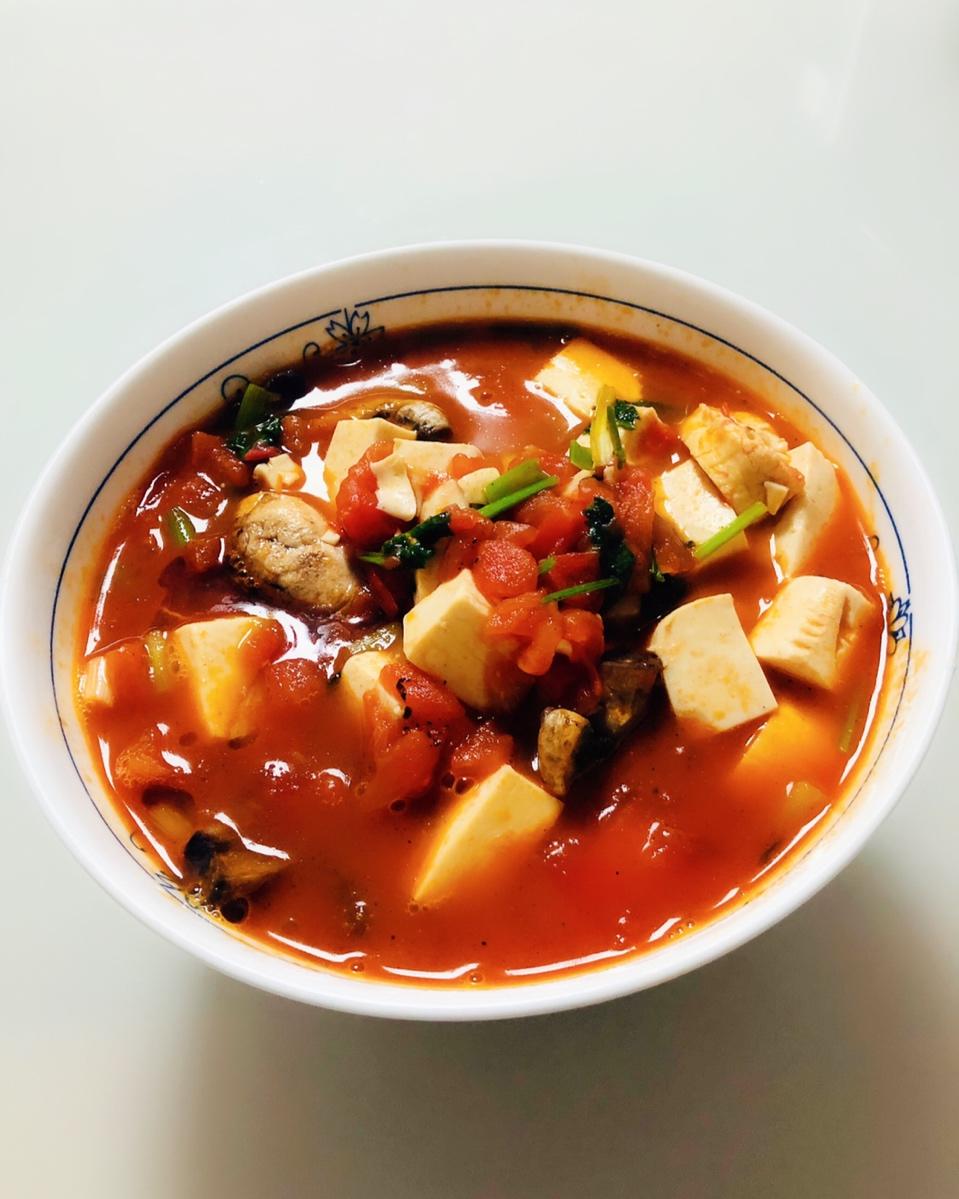 西红柿菌菇豆腐汤
