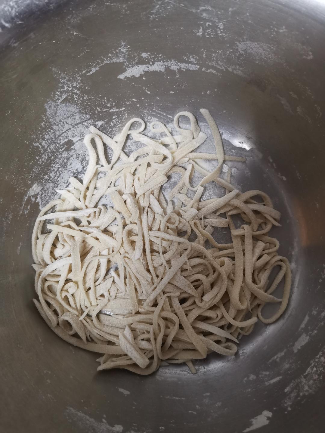 不用擀面杖，徒手包饺子皮的慢教程来啦！喜欢就动手试试吧！