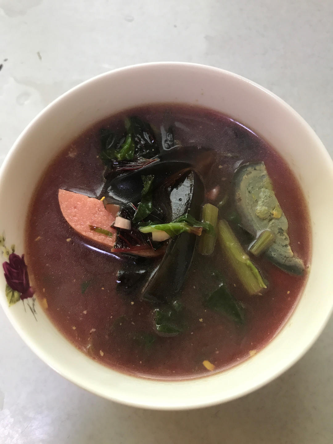 超好吃超简单的客家菜——红苋菜皮蛋煲