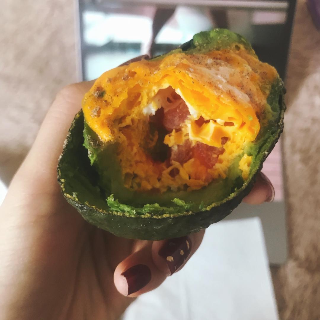 培根牛油果焗蛋