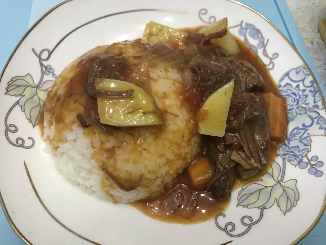 番茄红烩牛肉饭