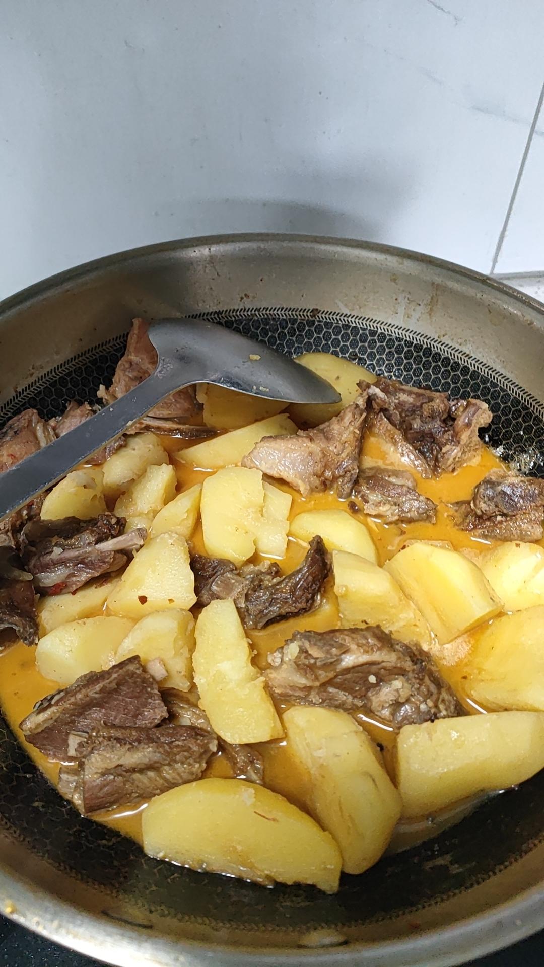 腊排骨炖小土豆
