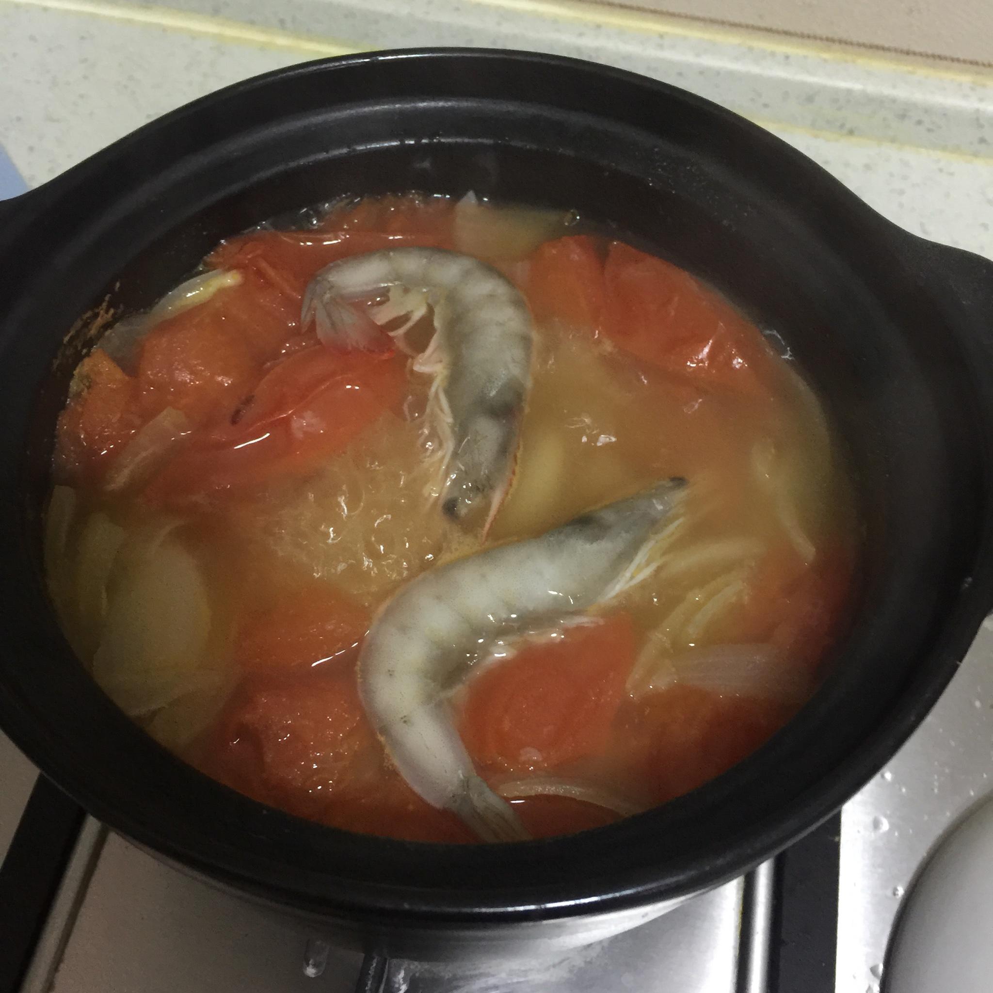 西红柿土豆洋葱虾汤的做法 步骤3