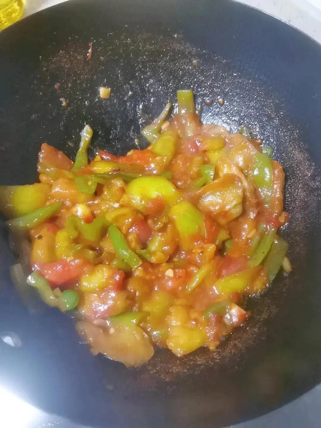 红烧茄子（佐西红柿尖椒）