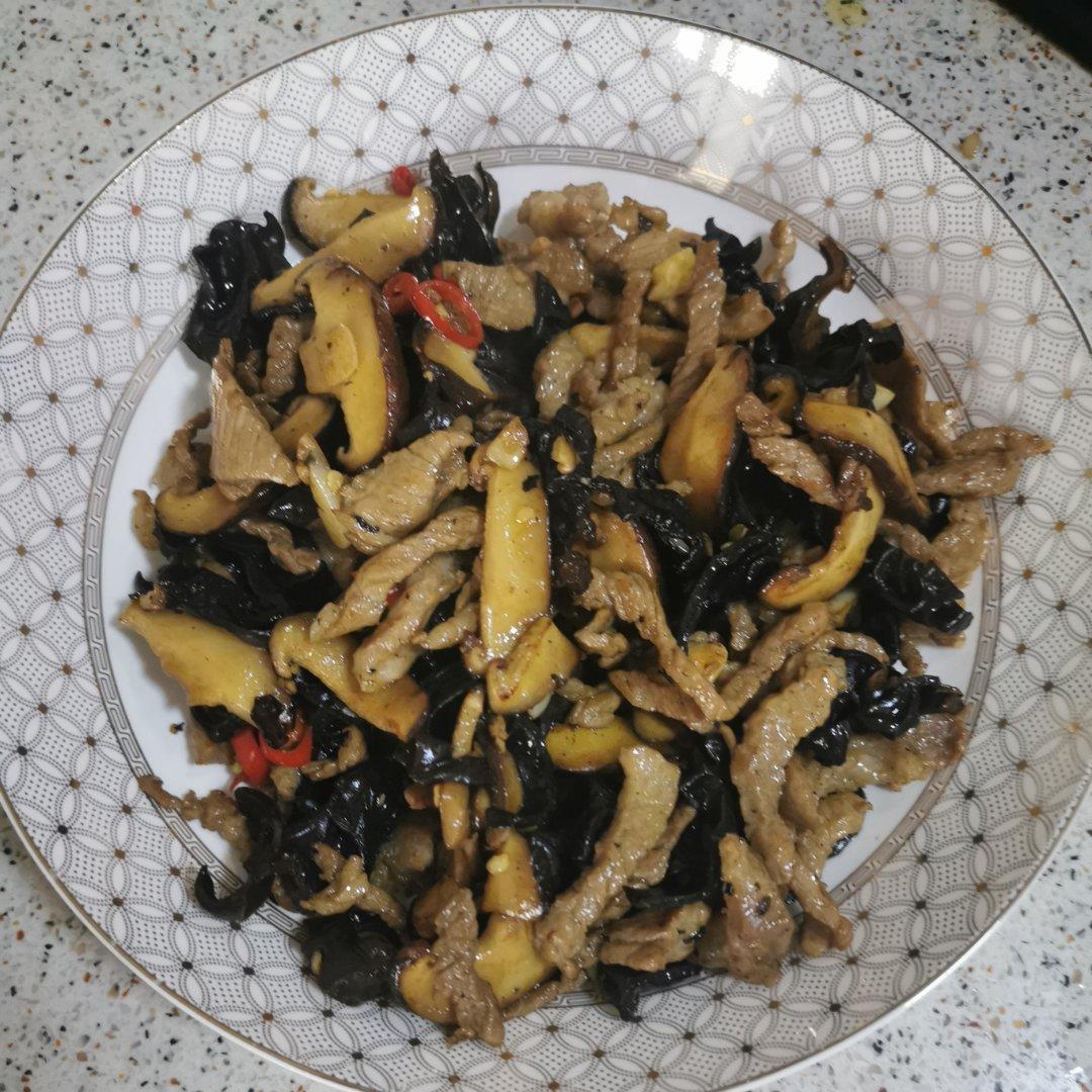 香菇木耳炒肉