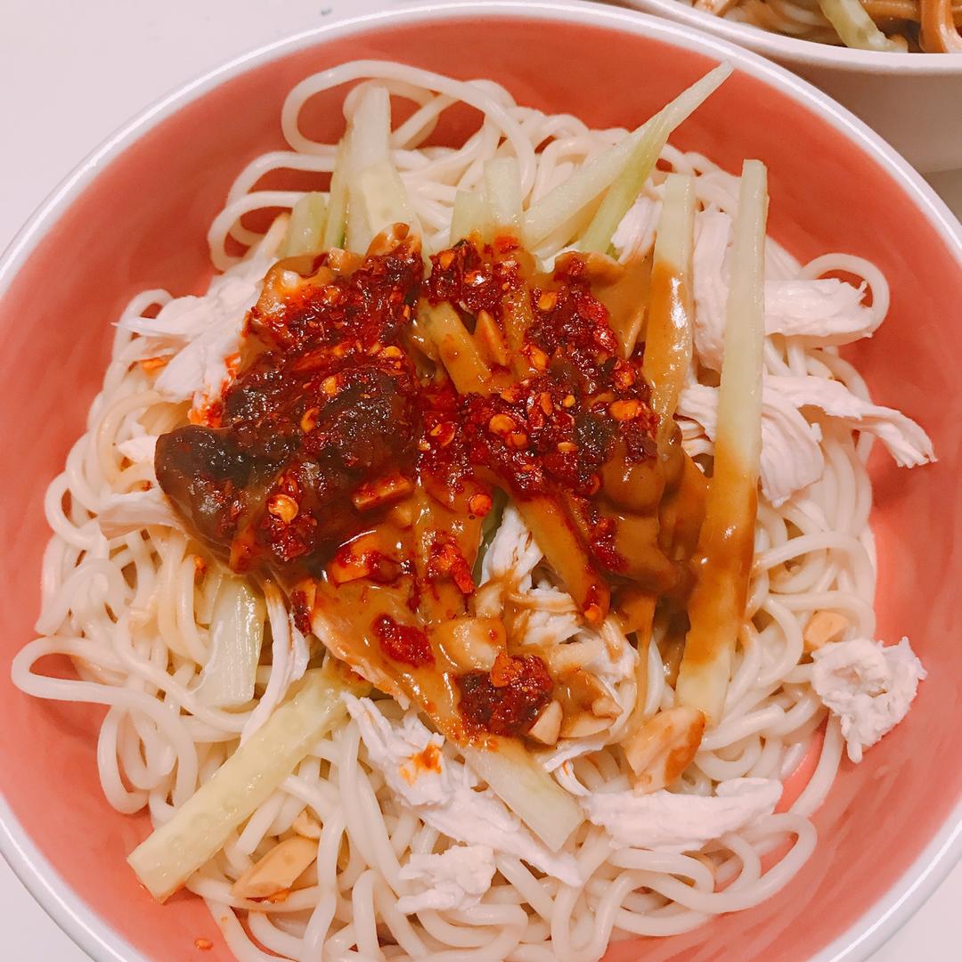 【鸡丝凉面】