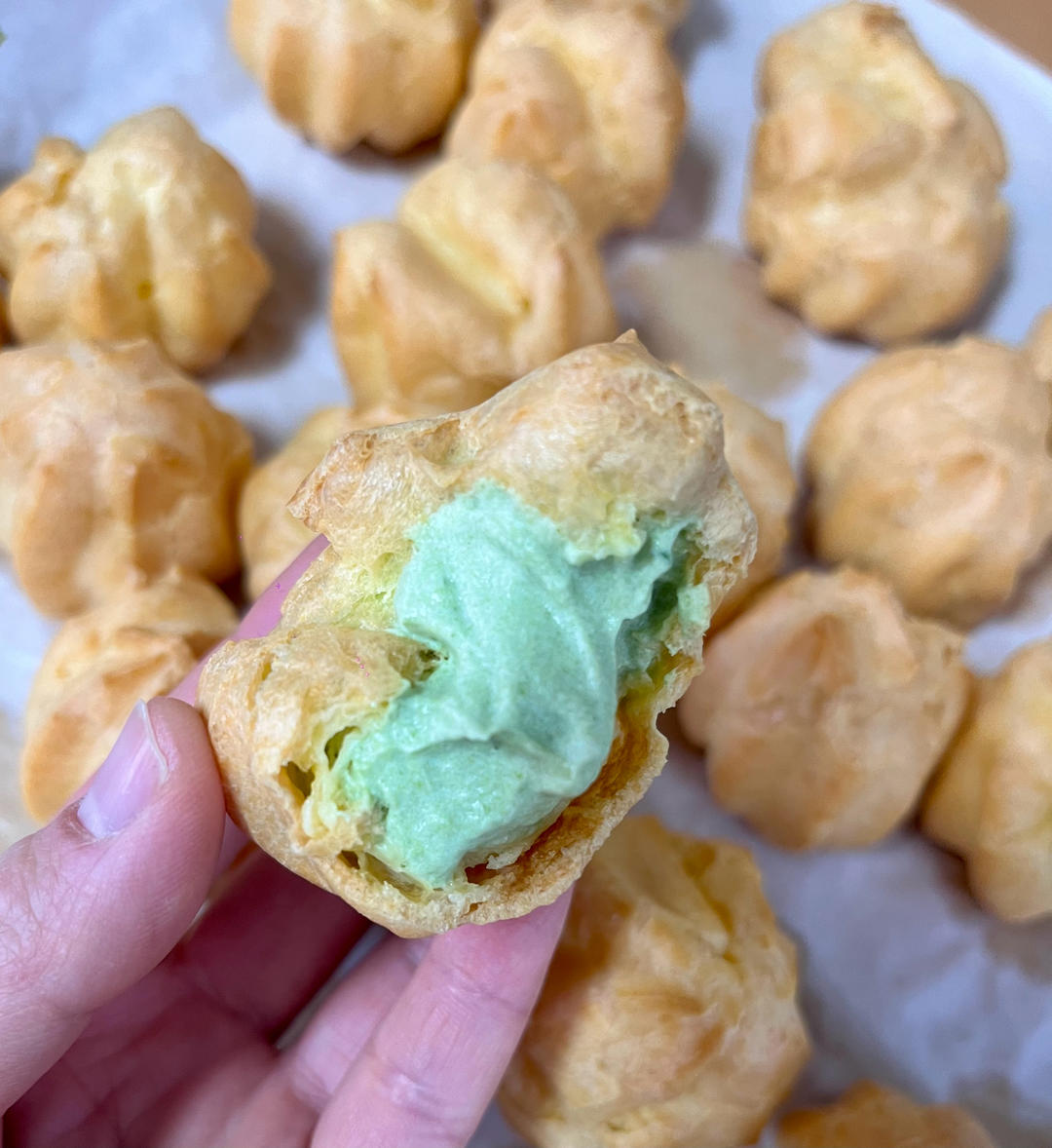 一口一个，香草冰淇淋小泡芙！