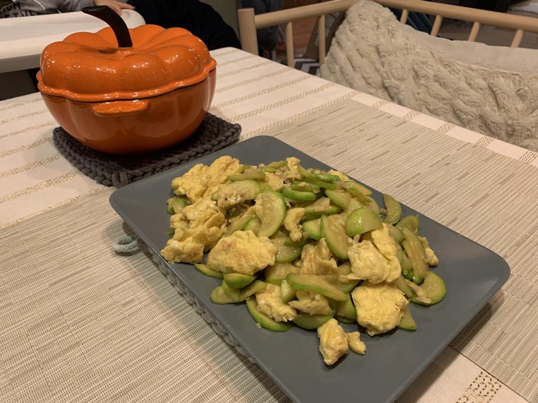 西葫芦炒鸡蛋(从不修图，拒绝夸张)