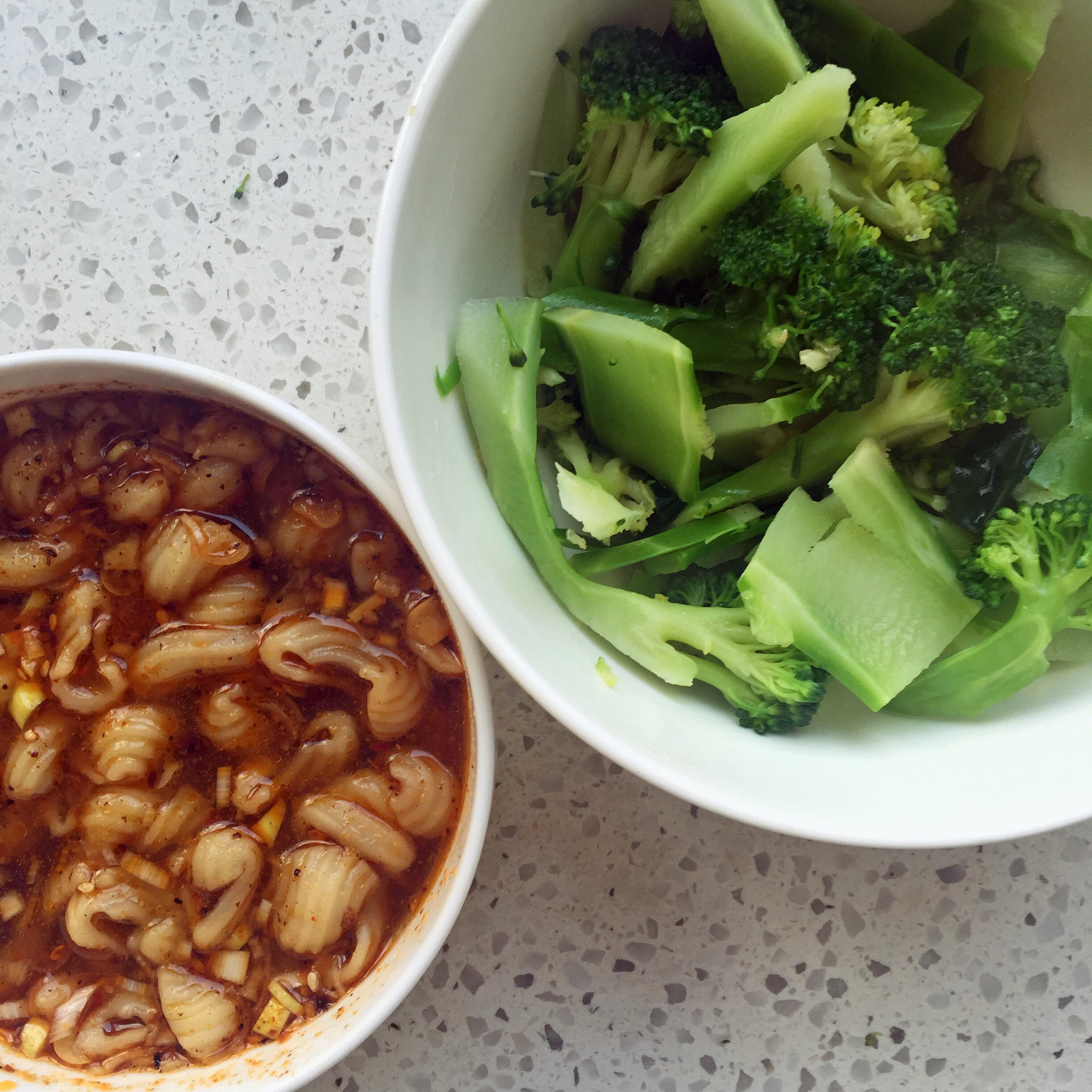 超级无敌美味懒人酸汤麻辣面（十分钟搞定色香味俱全）