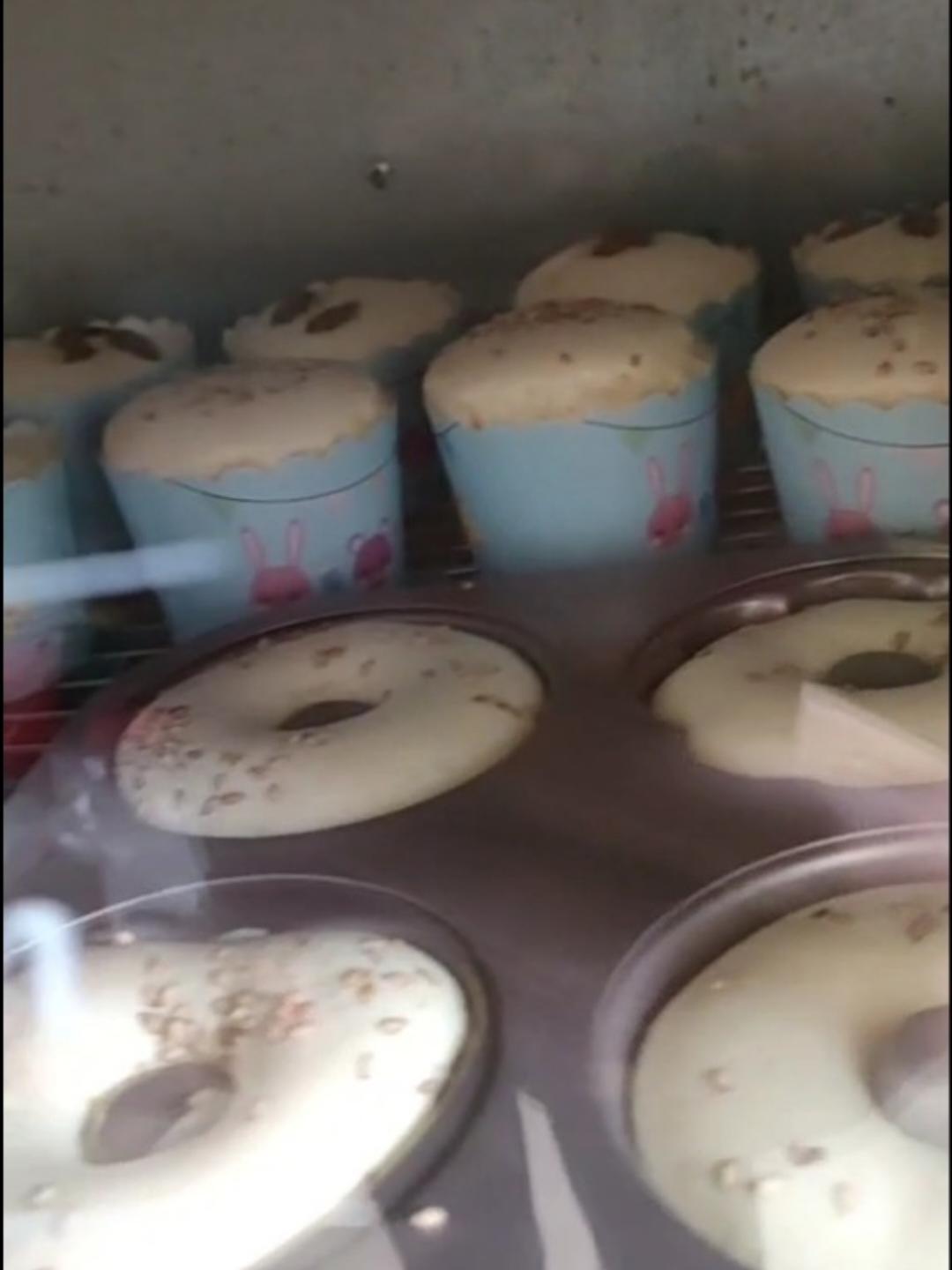 不塌不凹的纸杯戚风蛋糕