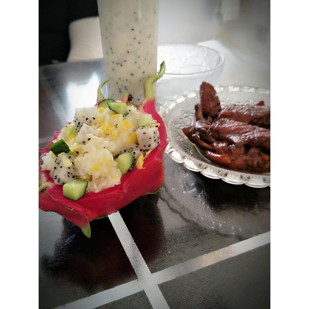 清爽火龙果炒饭