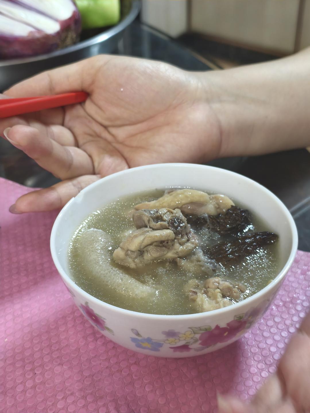 补充氨基酸·羊肚菌竹荪炖鸡汤