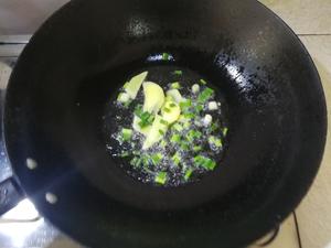 红烧蒜香鮰鱼的做法 步骤8