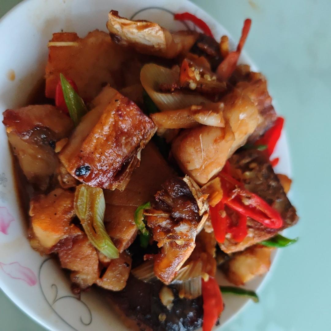 湖北腊鱼-简单好吃的煎炒做法