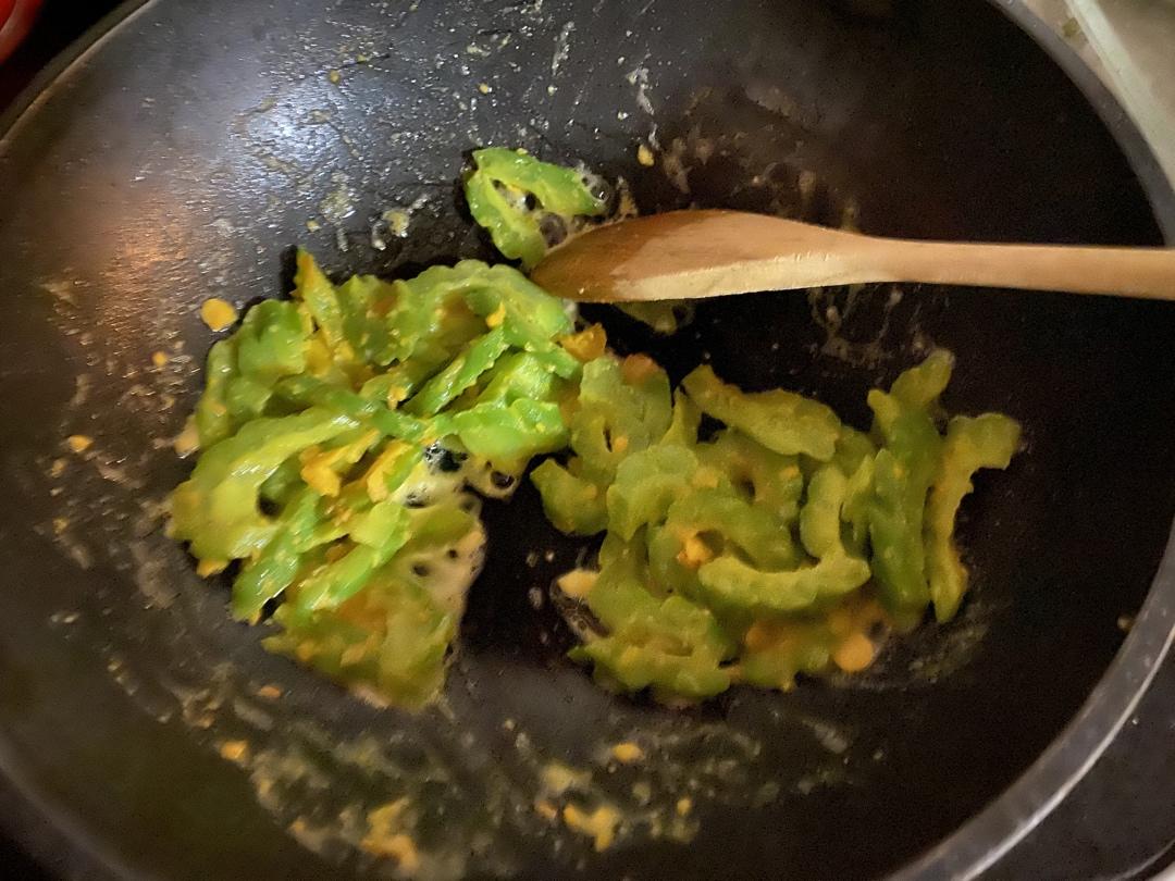 咸蛋黄炒苦瓜