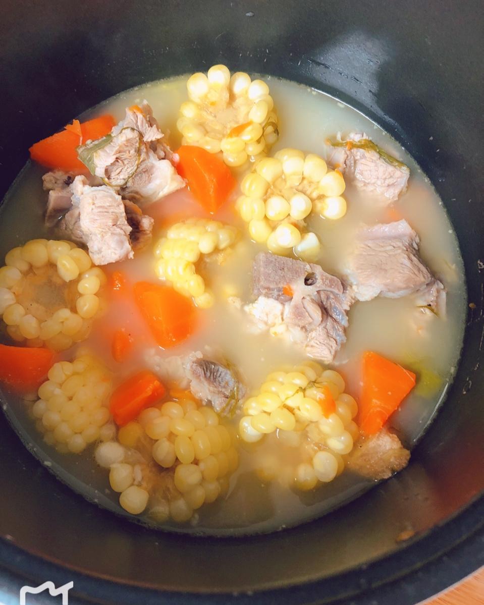 ada-shi做的胡萝卜玉米排骨汤