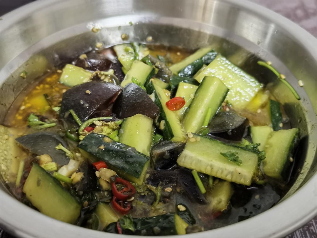夏日开胃小凉菜“皮蛋拌黄瓜🥒”开胃减脂