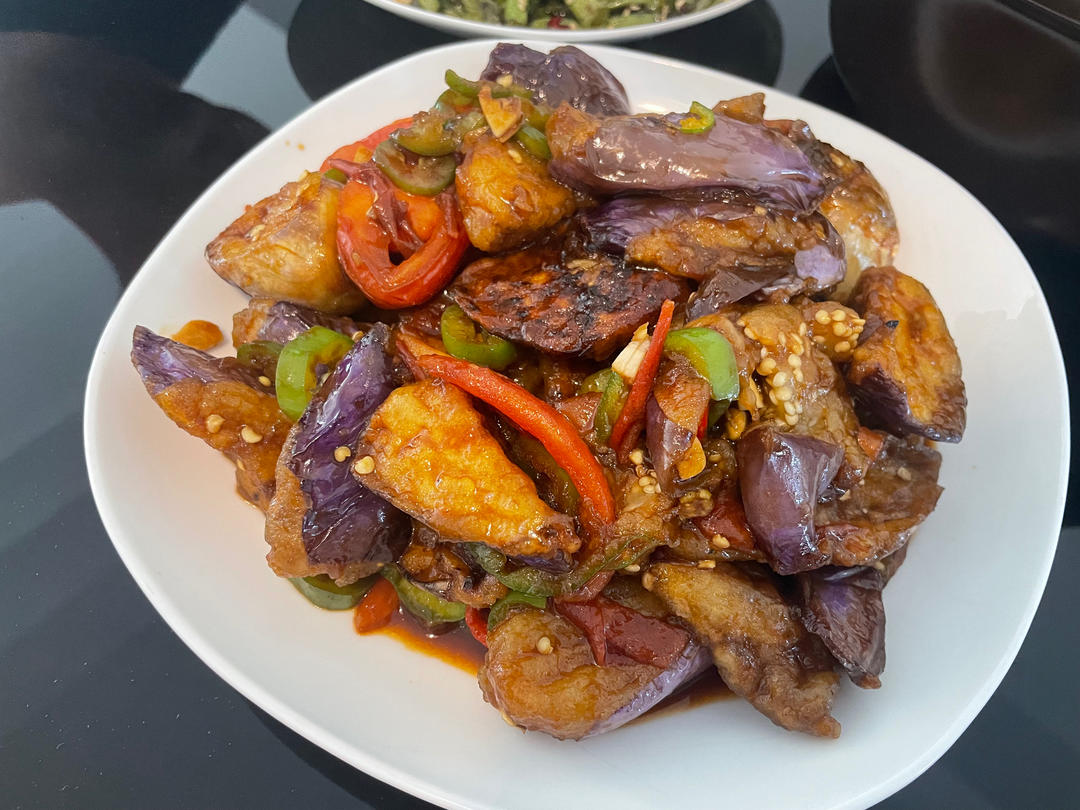 红烧茄子（佐西红柿尖椒）