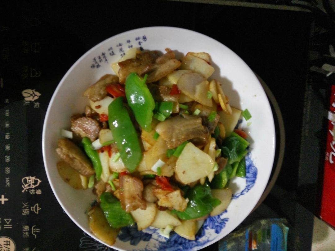 五花肉干煸土豆片